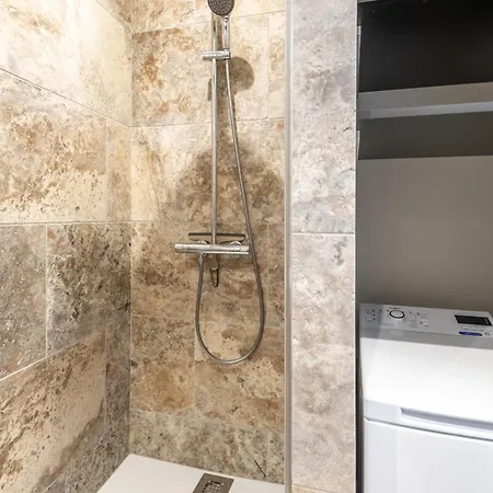 Le Beau Marcy - Contemporary Centre Flat Апартаменты