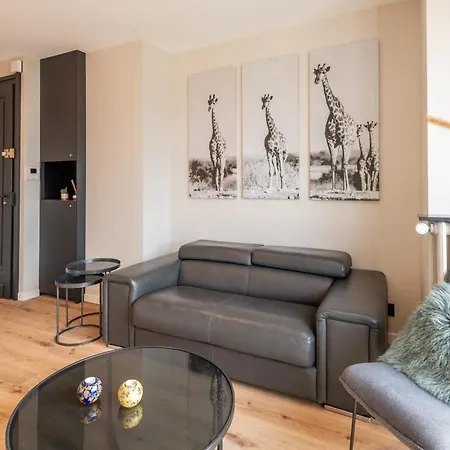 Le Beau Marcy - Contemporary Centre Flat Апартаменты