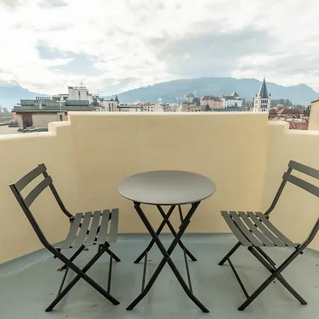 Le Beau Marcy - Contemporary Centre Flat Апартаменты *